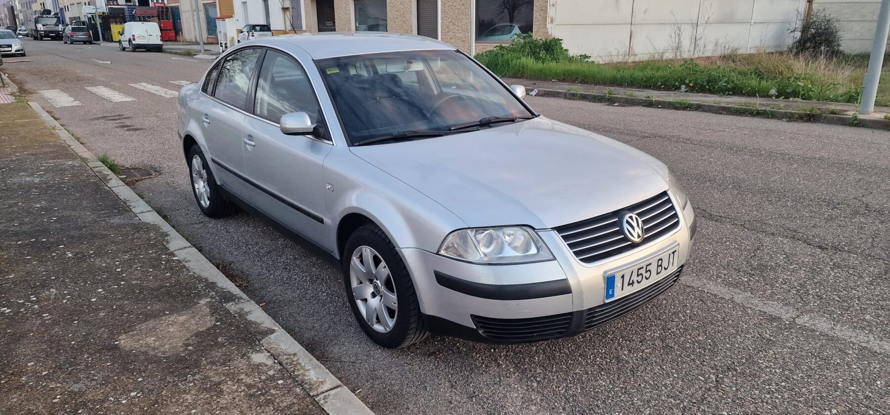 VOLKSWAGEN Passat Trendline