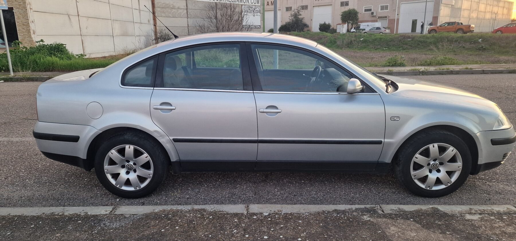VOLKSWAGEN Passat Trendline