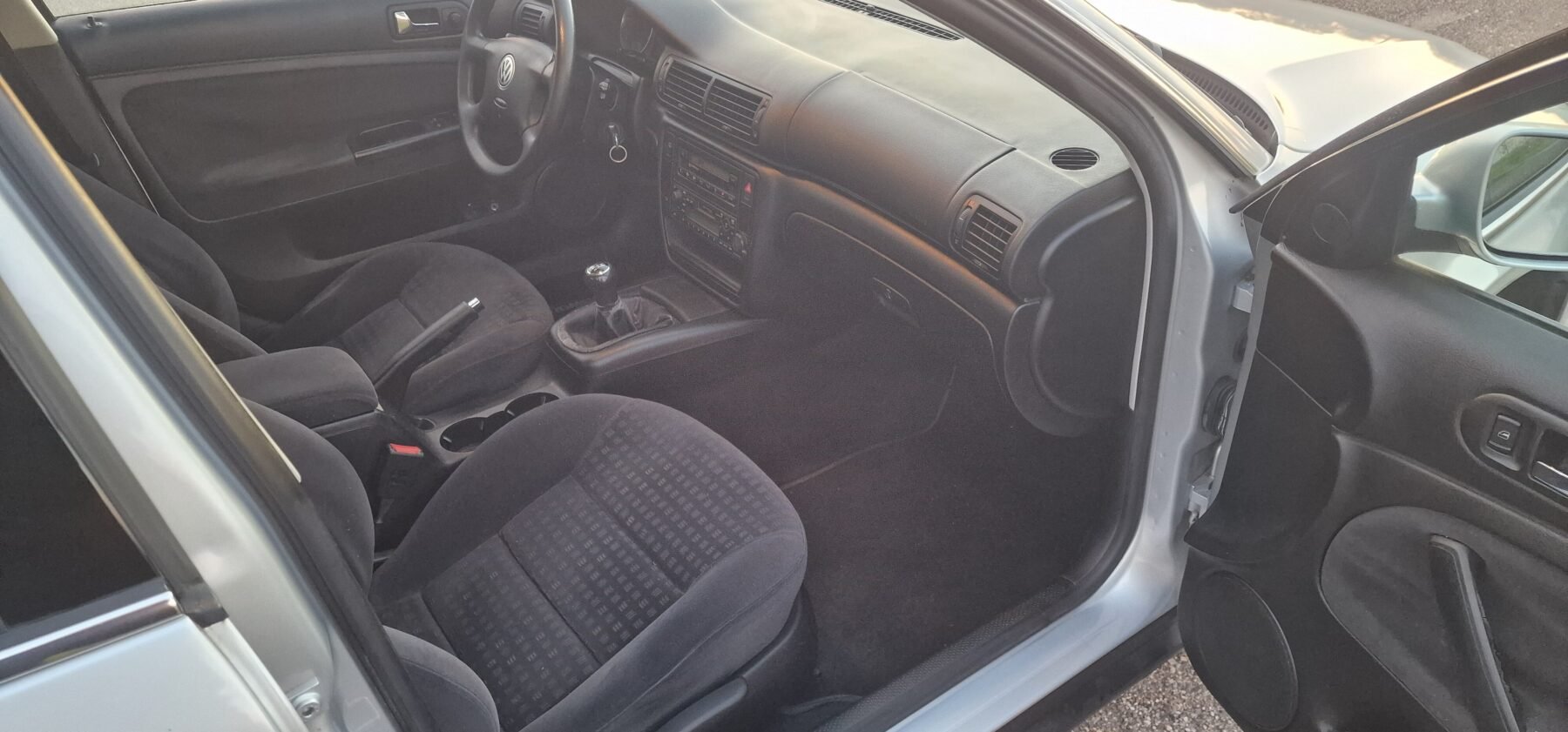 VOLKSWAGEN Passat Trendline